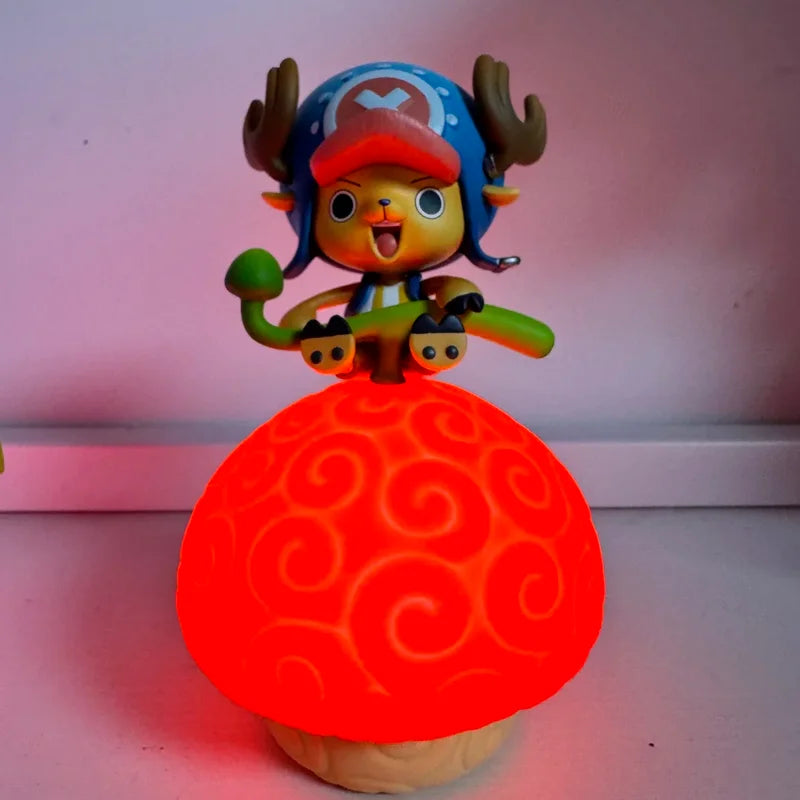 Figura de One Piece: Tony Tony Chopper sentado sobre una fruta del diablo (Gomu Gomu)