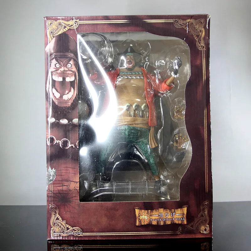 Statue One Piece - Barbe Noire (Détails de Combat & Manteau Noir)