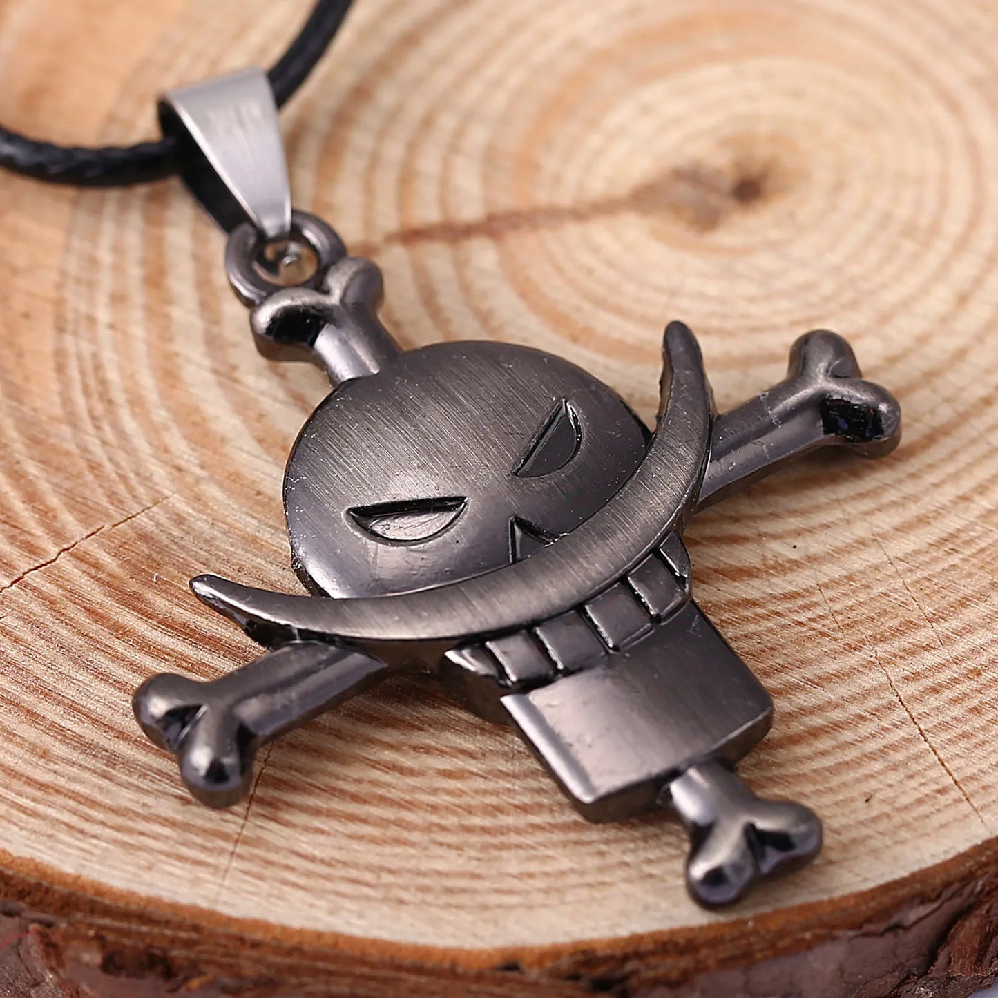Collier One Piece - Pendentif Jolly Roger Edward Newgate (Barbe Blanche)