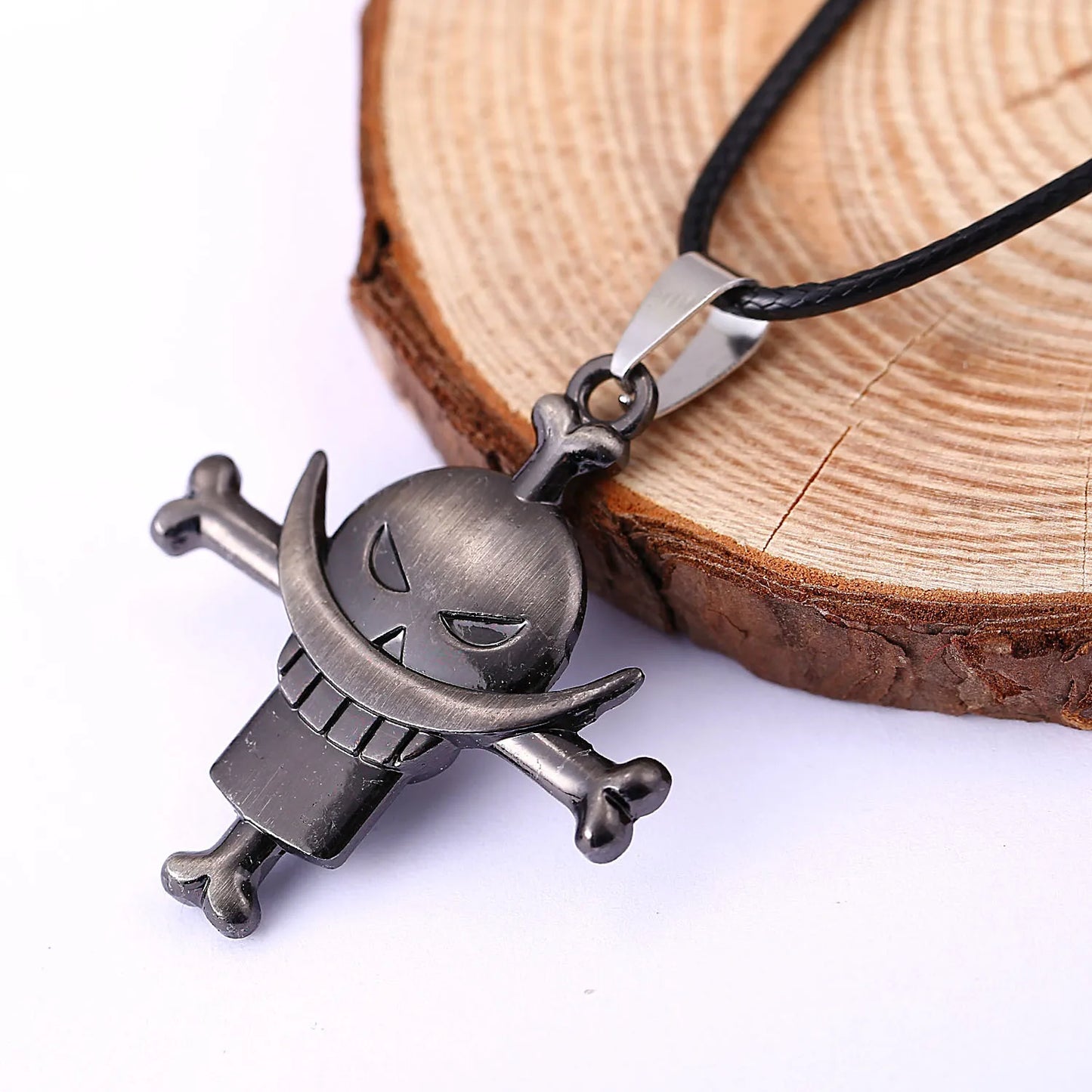 Collier One Piece - Pendentif Jolly Roger Edward Newgate (Barbe Blanche)