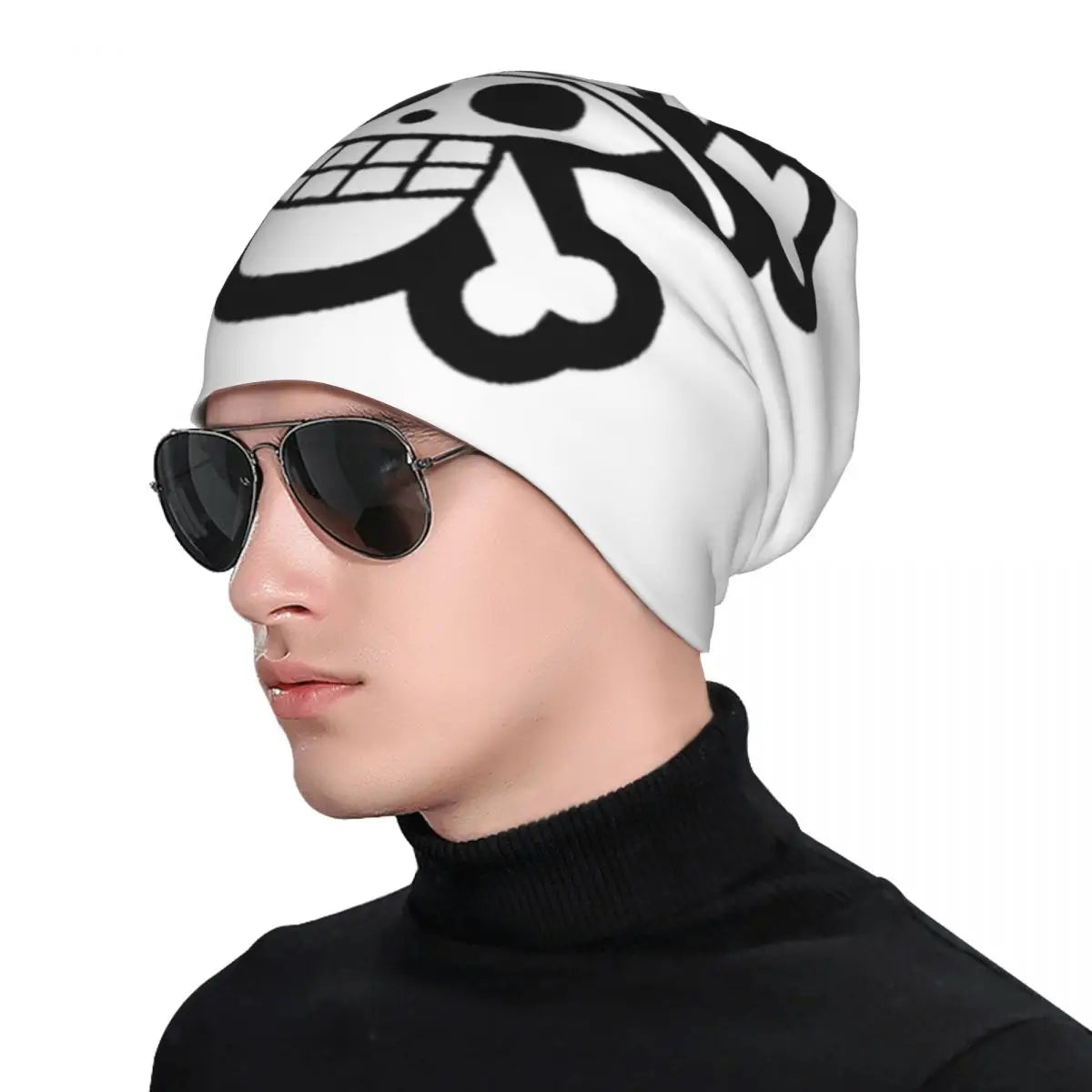 Gorro de una pieza con rayas blancas y gruesas de calavera