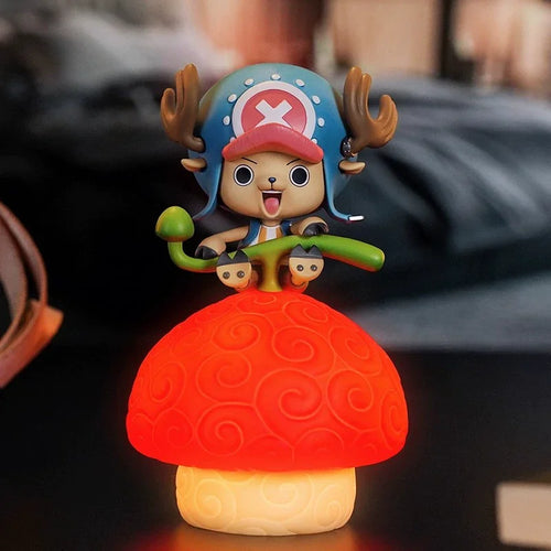 Figura de One Piece: Tony Tony Chopper sentado sobre una fruta del diablo (Gomu Gomu)