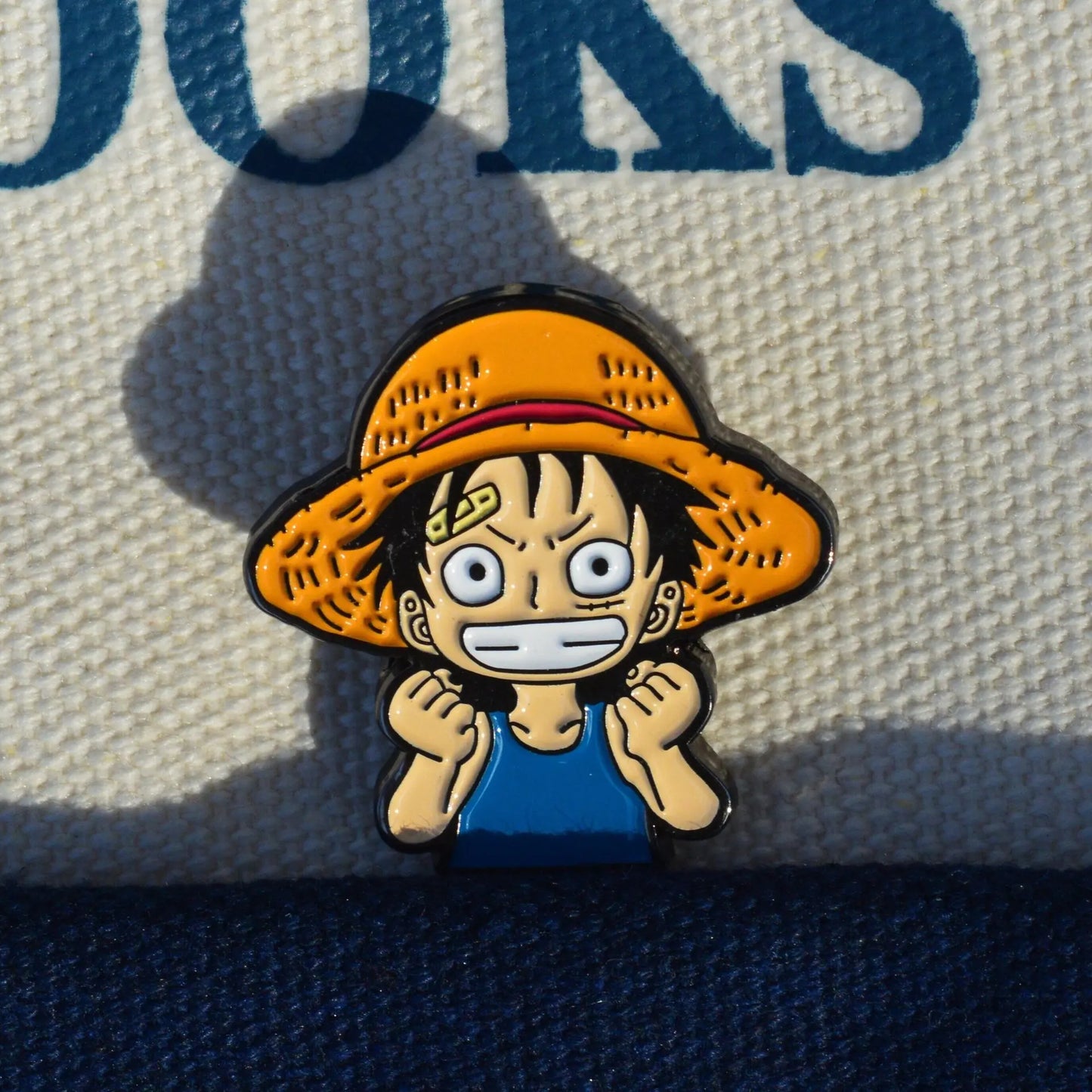 Pin de One Piece - Broche de esmalte de Monkey D. Luffy y Sombrero de Paja